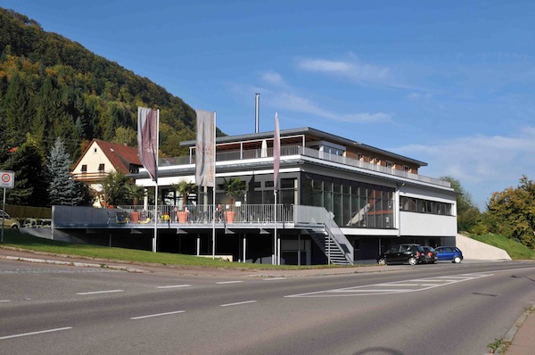 Bäckereifiliale mit Cafe und Wohnung in Bad Ditzenbach