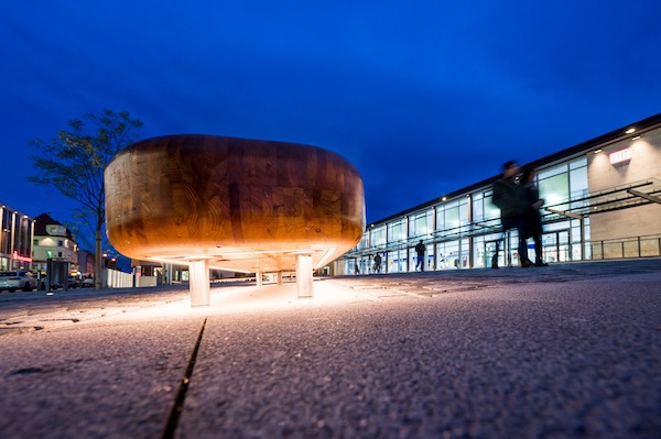 Stadtsofa auf dem Bahnhofsplatz in Göppingen